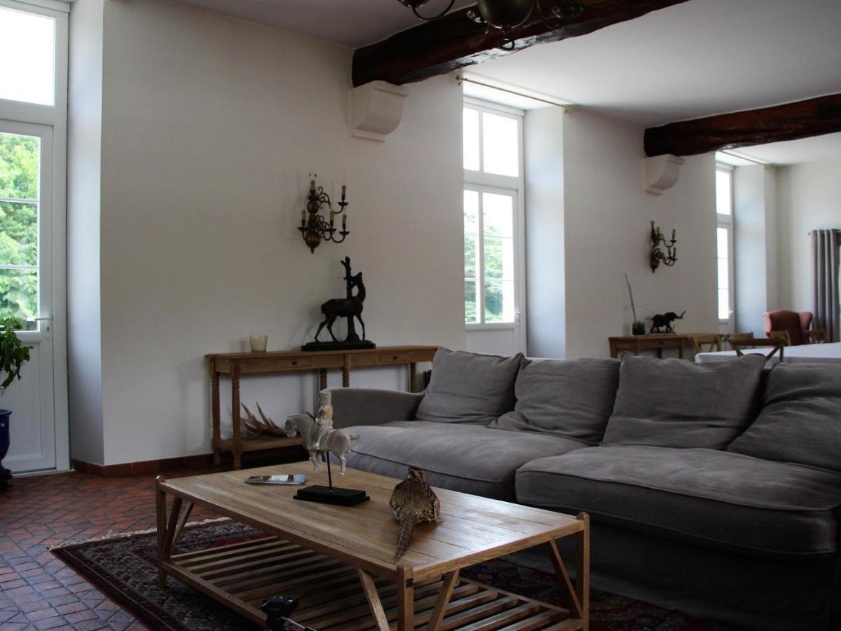 เลอ โดแมน เดอ มงเชฟเรย Hotel Fresneaux-Montchevreuil ภายนอก รูปภาพ